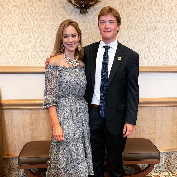 Meet your Posher, Amy - Picture 3 of 7